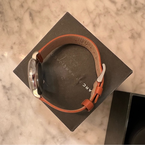 Marc Jacobs Leather Watch - Picture 6 of 8